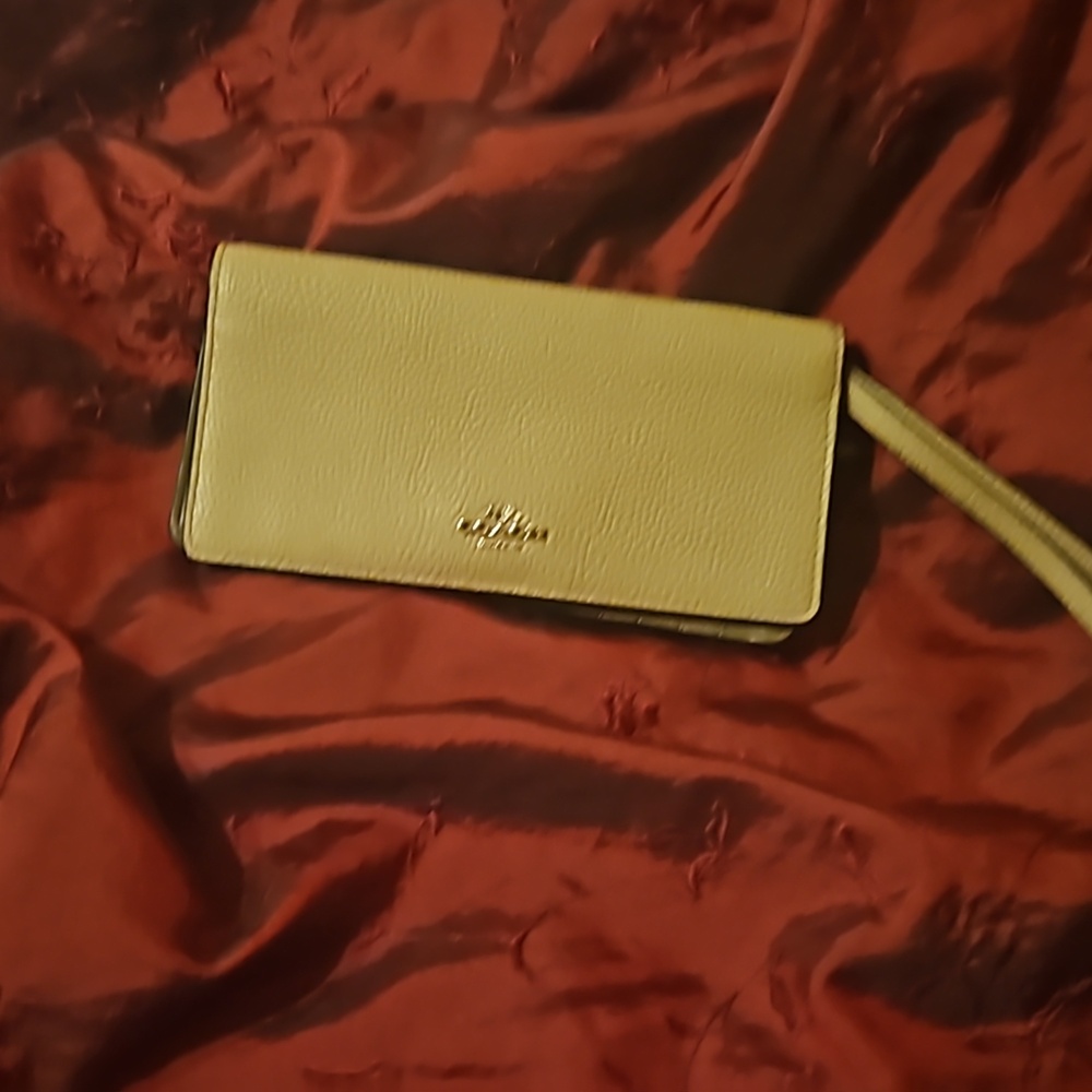 Coach wristlet. 100%Authentic New,never used  no tag.Lether. W7 1/2in.H3 1/2in.